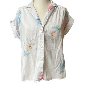 Spotlight White Floral Short-Sleeved Button-Down Blouse - Size Small